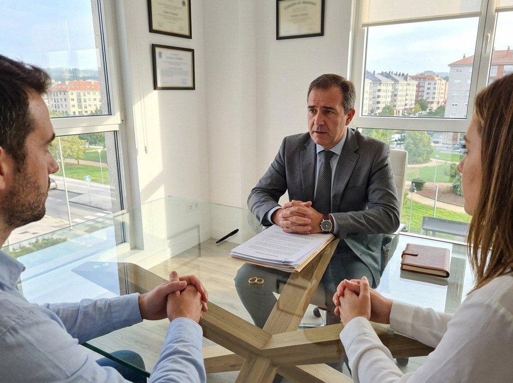 Foto 1 Cuando no hay acuerdo, hay defensa: divorcio contencioso con hijos en Narón