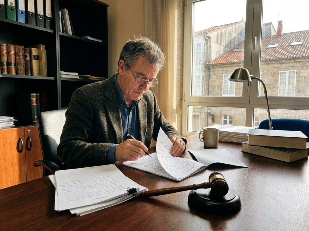 Foto 1 La letra pequeña también se negocia: abogado de contratos civiles en Ferrol